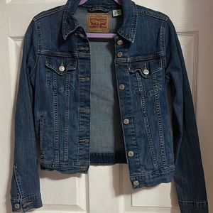 Levis jean jacket S LIKE NEW